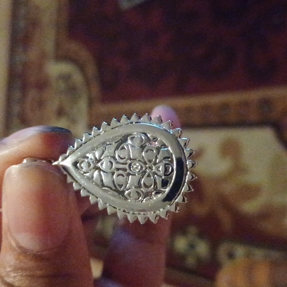 BRILIANT LAB DIAMONDS, SILVERTONE,1.5 LENGTH, 1 INCH PENDANT, NWOT - Picture 2 of 4